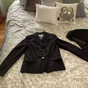 Women’s business suit jacket and skirt size 6